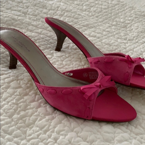 Isaac Mizrahi Pink Pumps - Picture 4 of 5